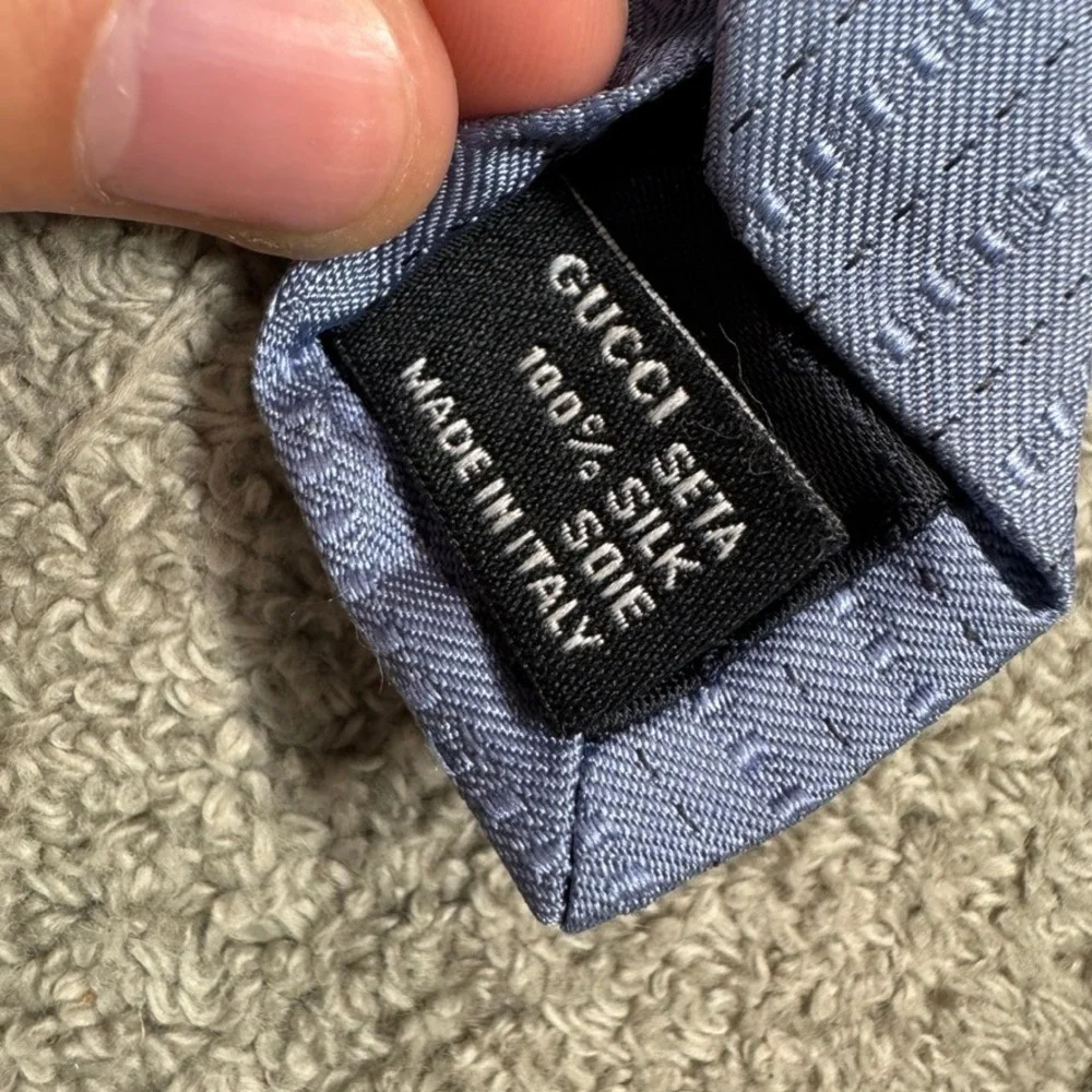 Gucci Mens Silk Necktie Slate Blue Textured Diagonal Dash Pattern Made In Italy